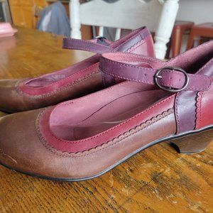 Dansko - Sz. 40 Wine Mary Janes
